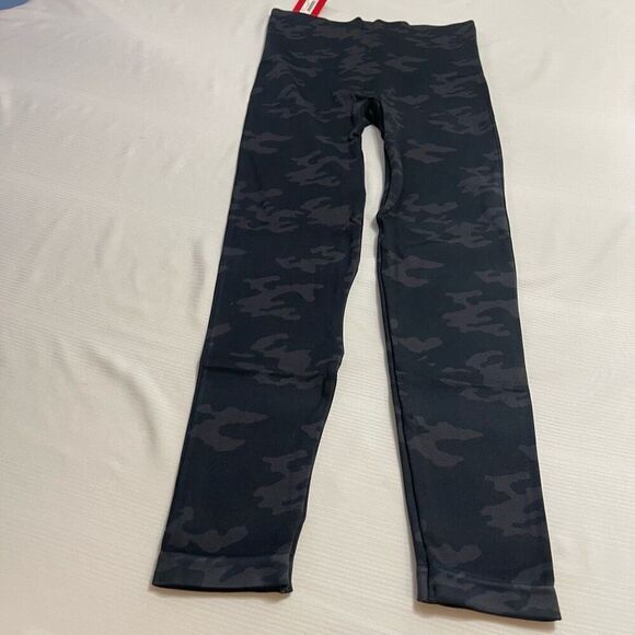 NWT Spanx Look At Me Now Black Camo Leggings Size Medium New - Picture 1 of 8